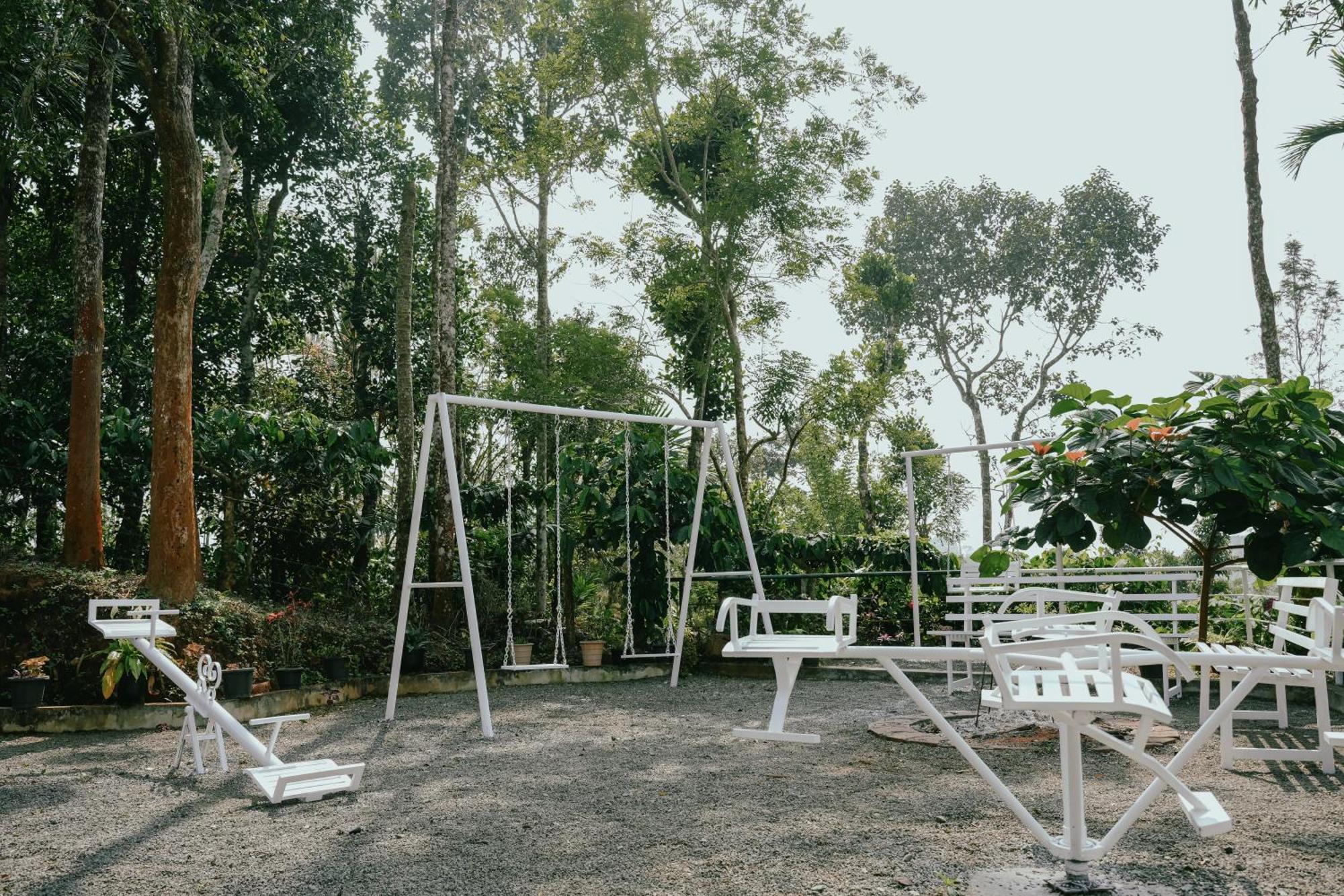 Haze Woods Resort Vaduvanchal Exterior photo