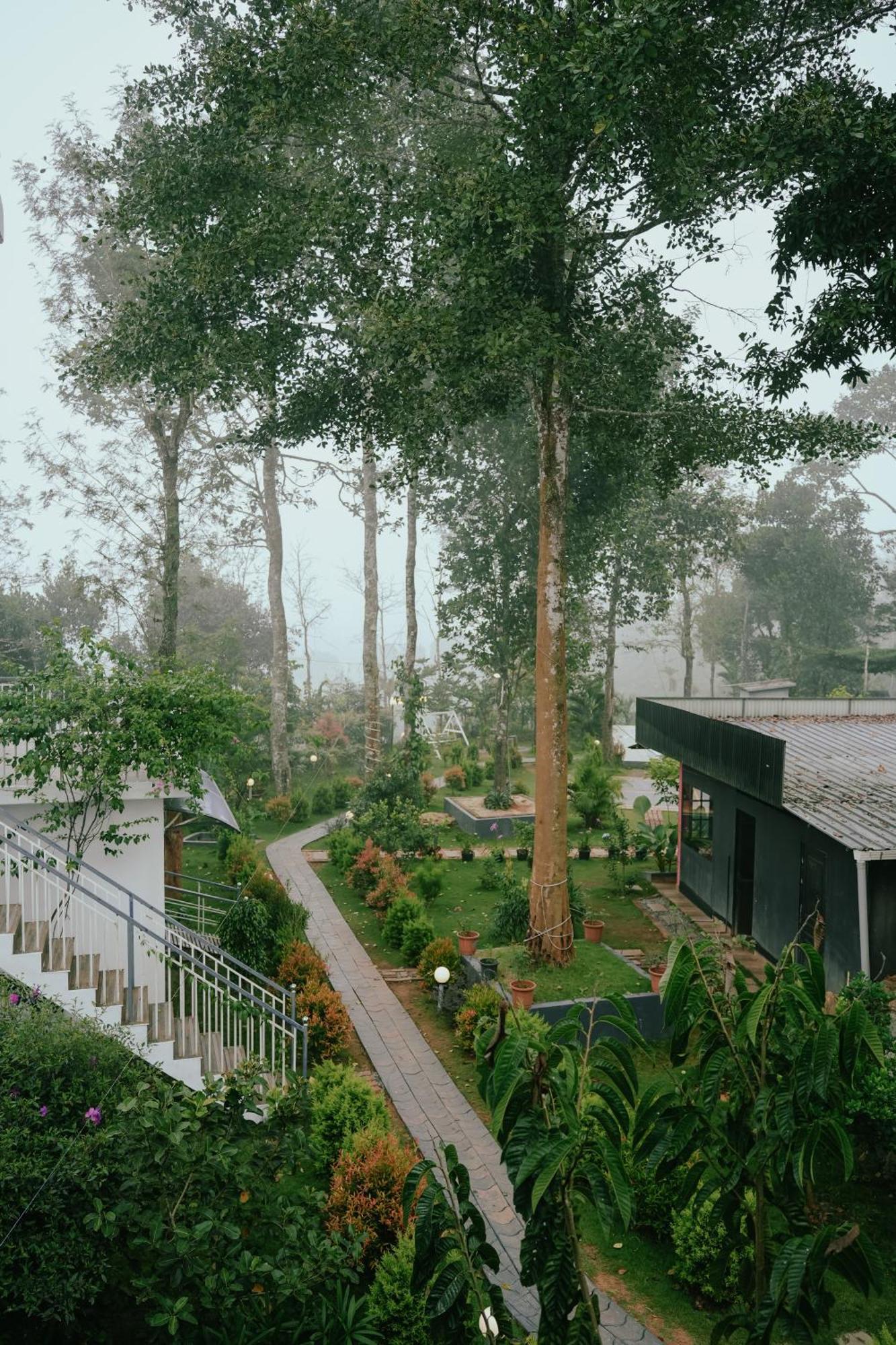 Haze Woods Resort Vaduvanchal Exterior photo