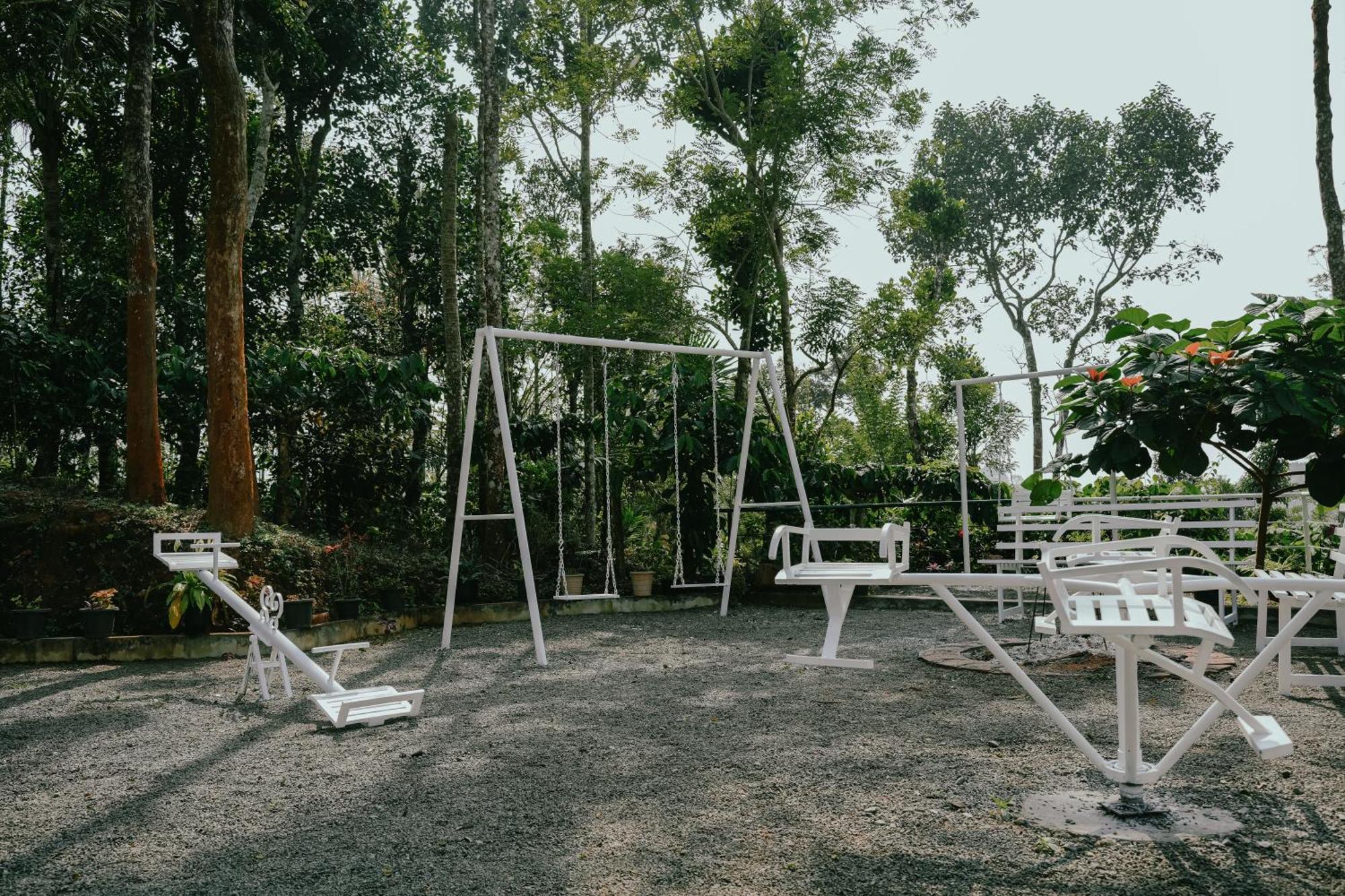 Haze Woods Resort Vaduvanchal Exterior photo
