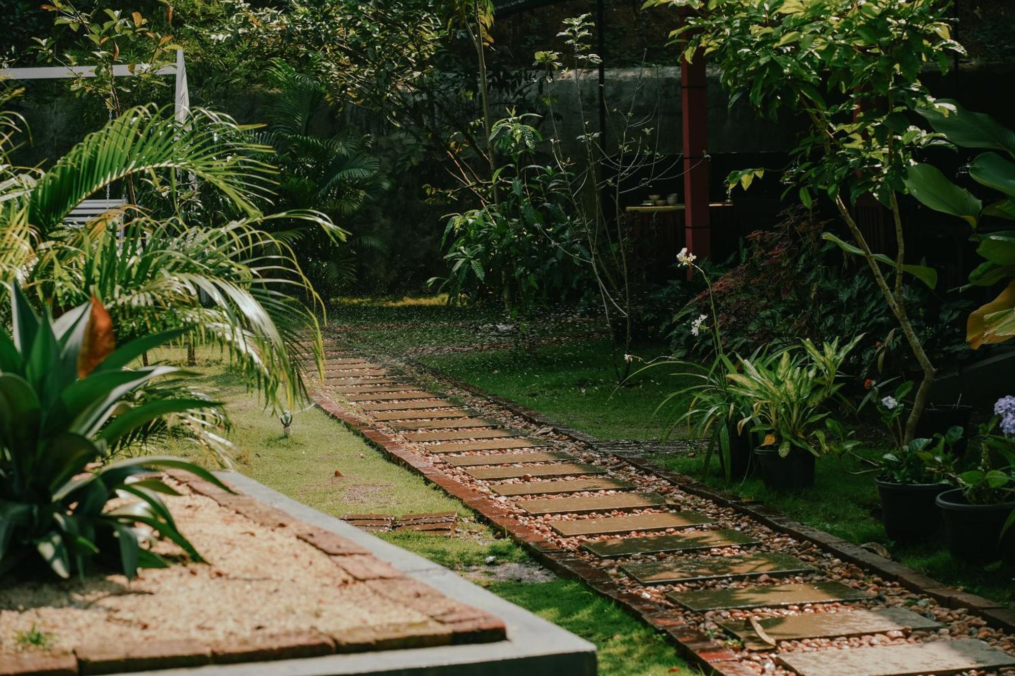 Haze Woods Resort Vaduvanchal Exterior photo