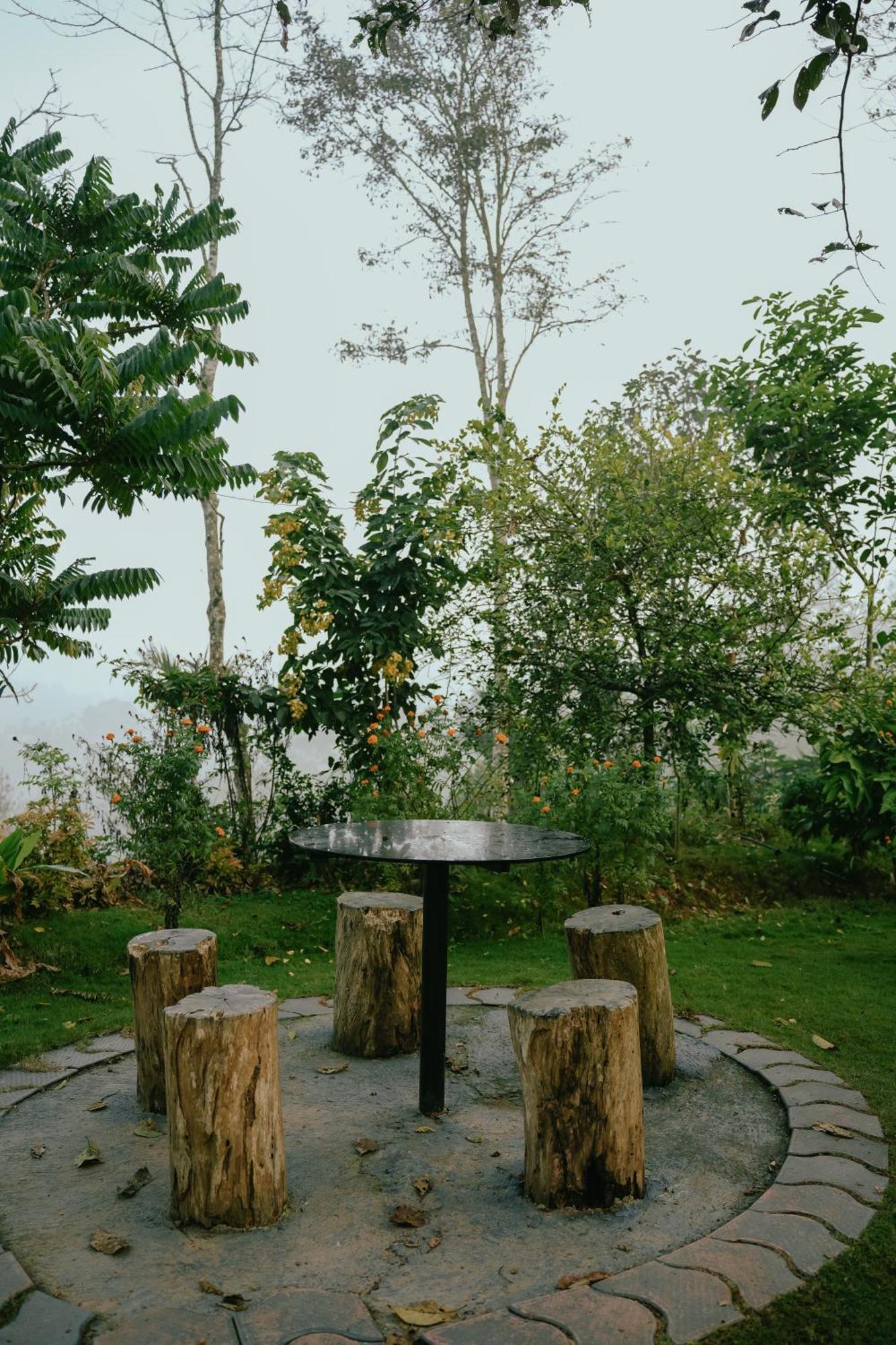 Haze Woods Resort Vaduvanchal Exterior photo